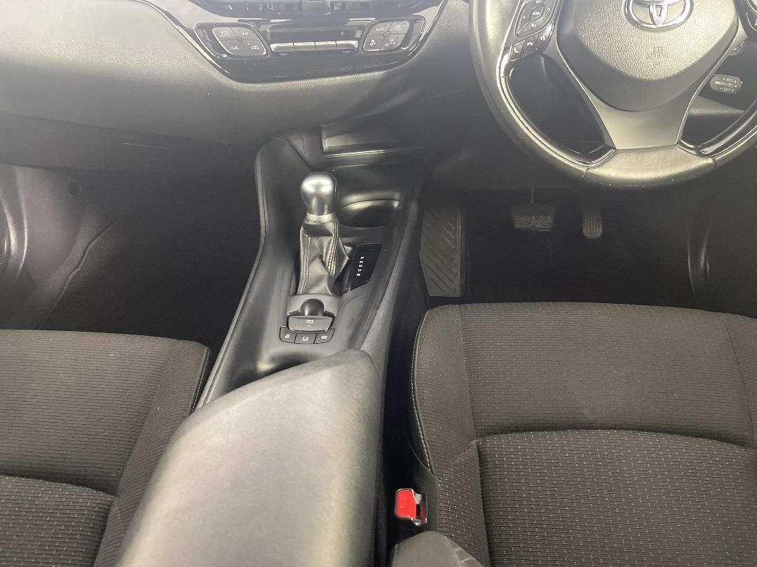 Photo '18' of Toyota C-HR