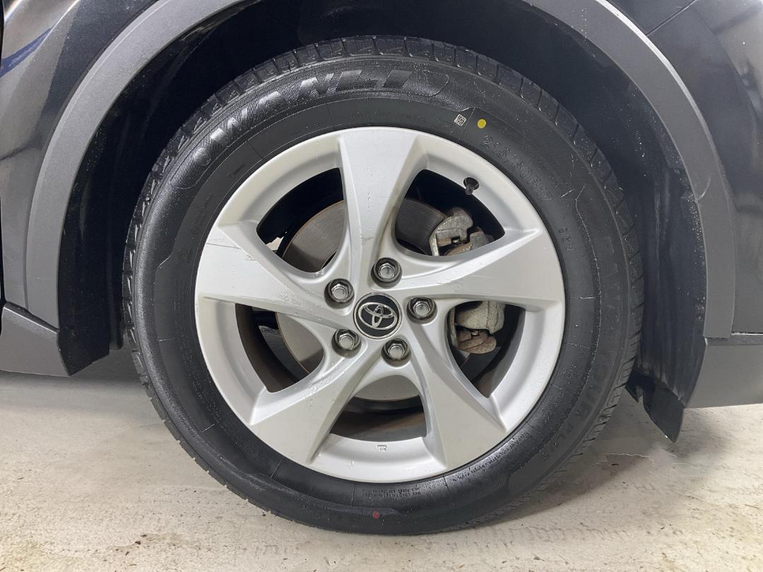 Photo '9' of Toyota C-HR