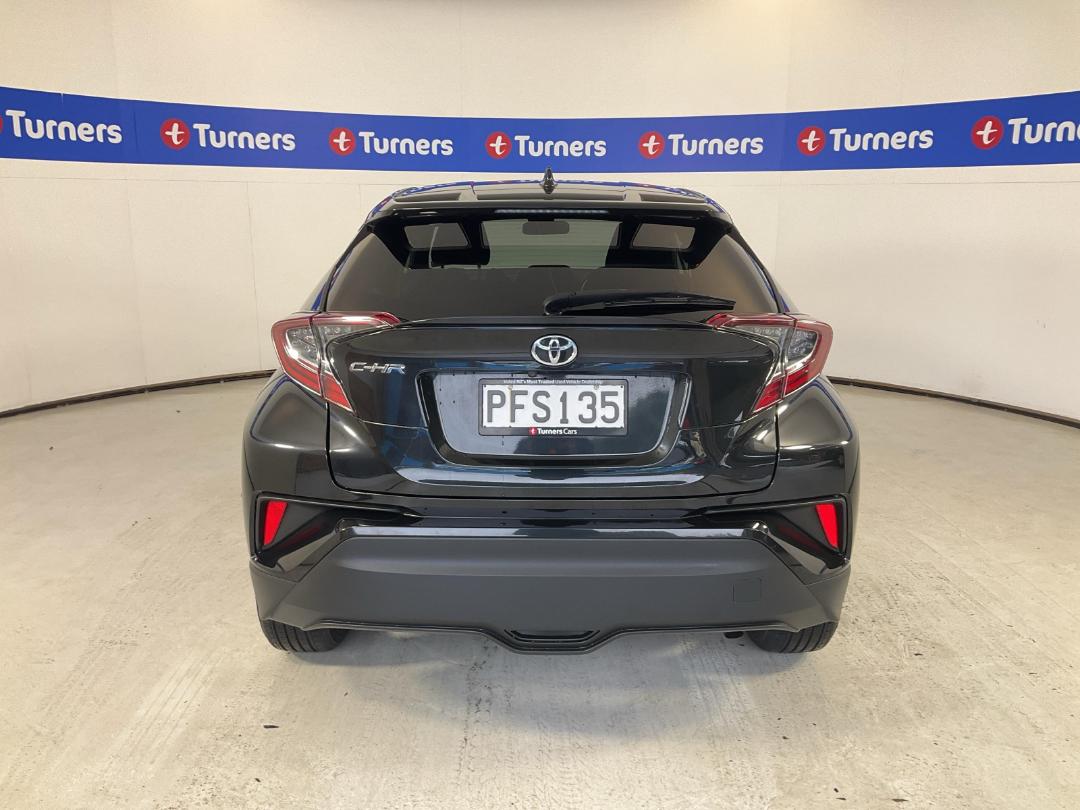 Photo '6' of Toyota C-HR