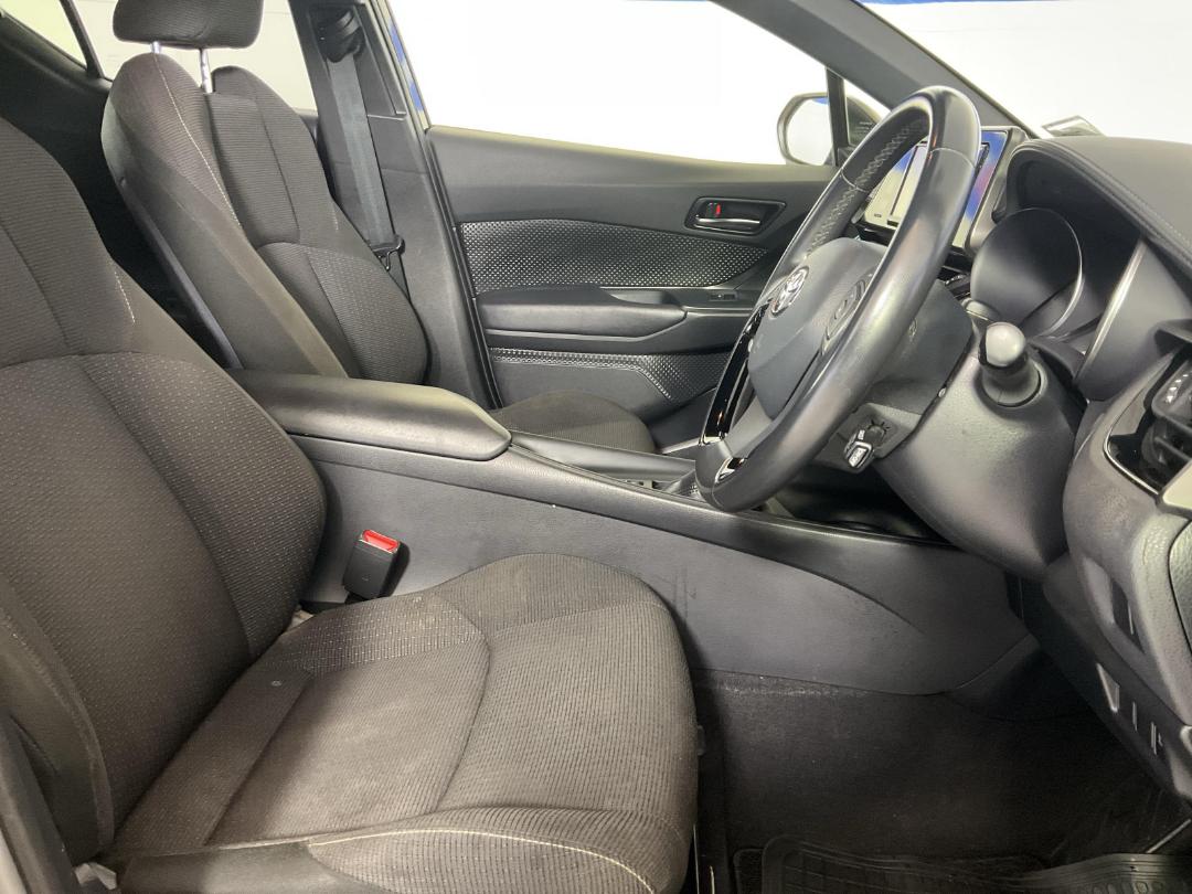 Photo '16' of Toyota C-HR