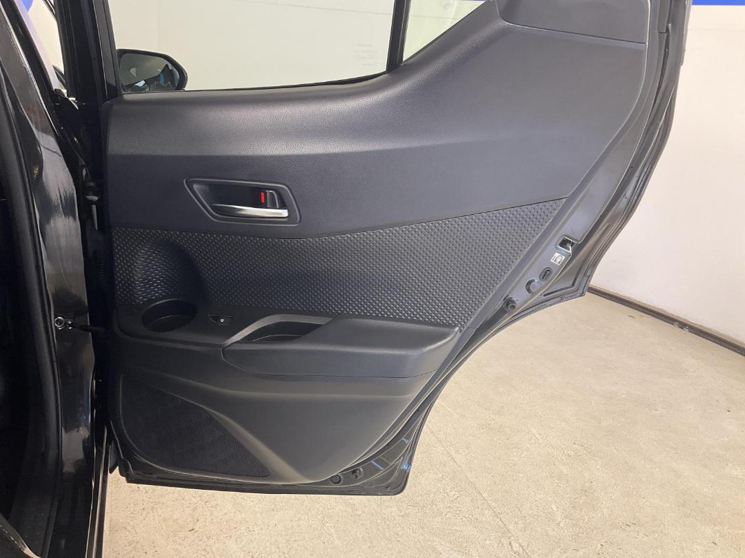 Photo '19' of Toyota C-HR