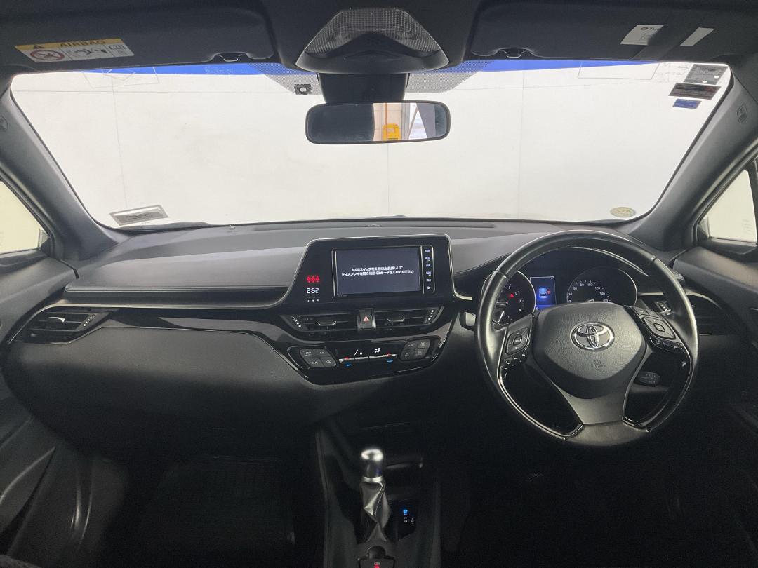 Photo '17' of Toyota C-HR