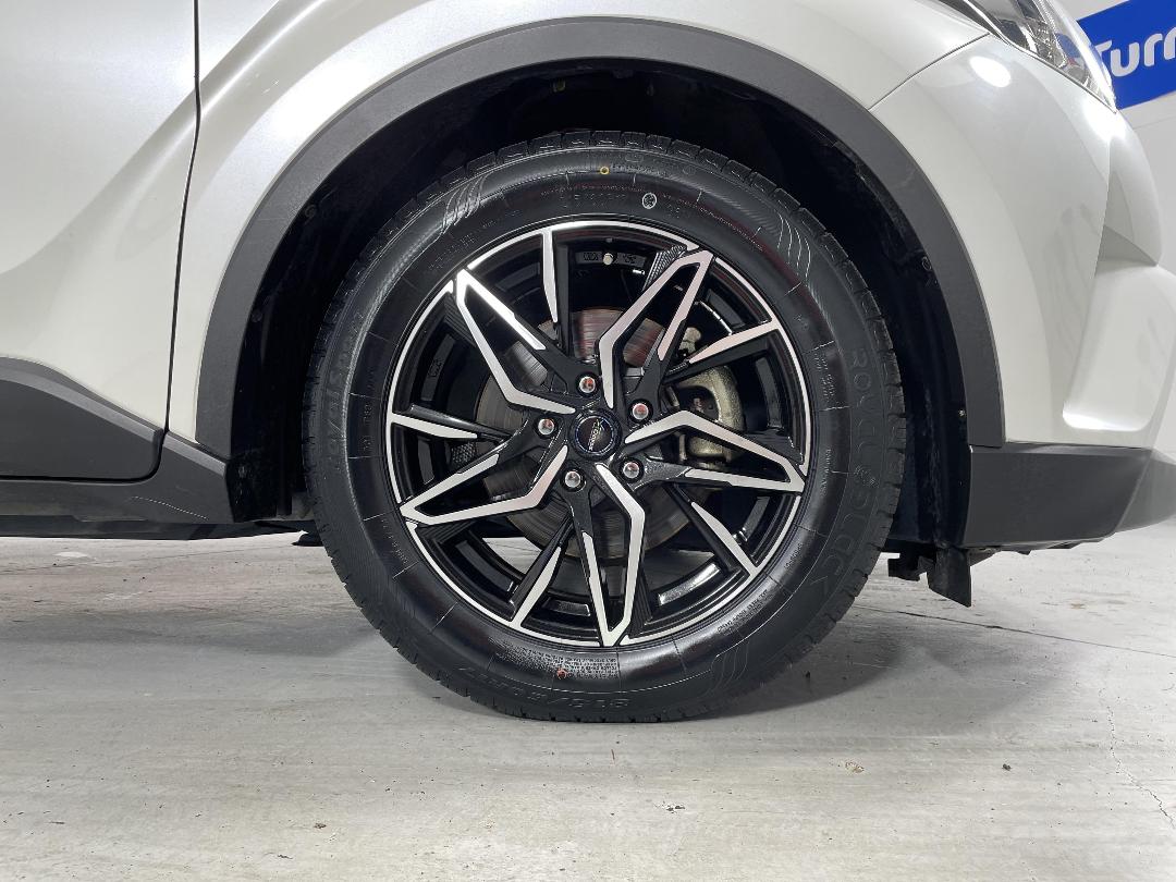 Photo '9' of Toyota C-HR Photo '9' of Toyota C-HR