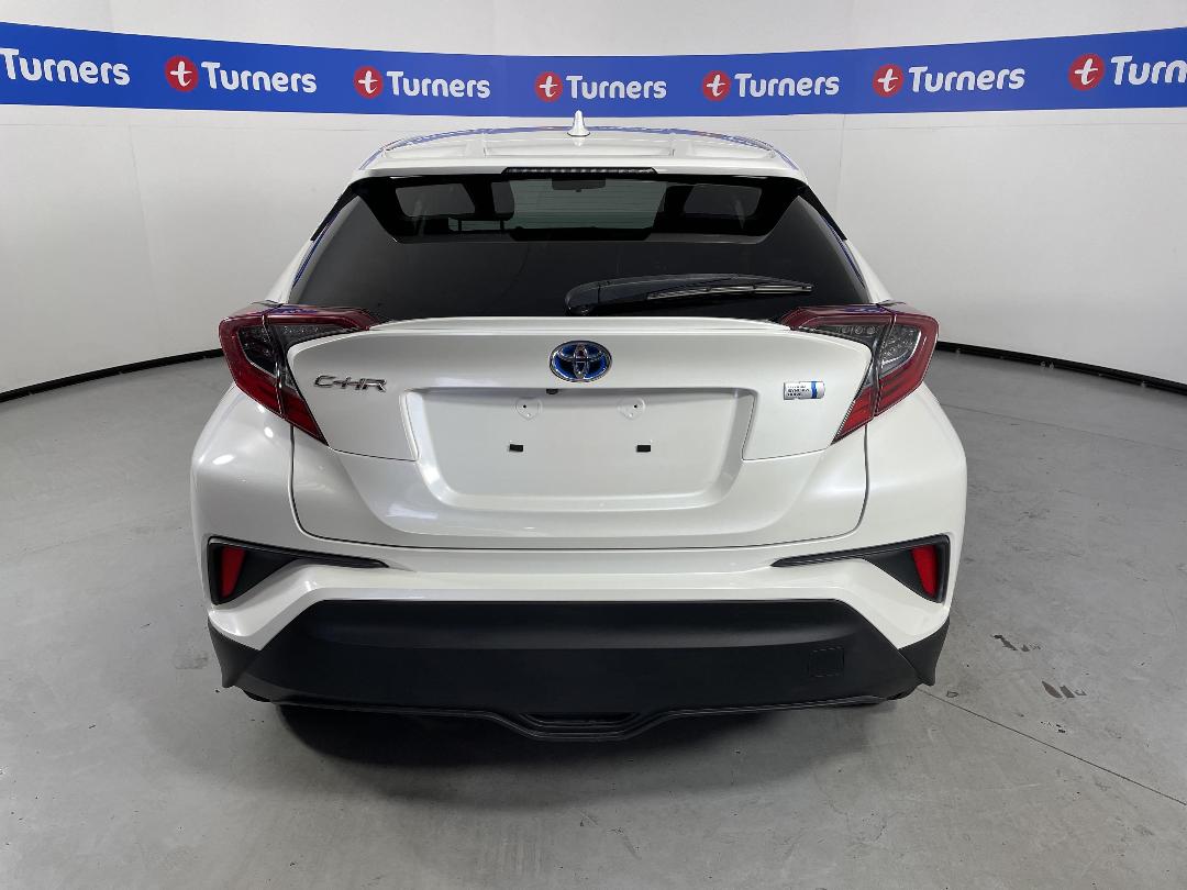 Photo '6' of Toyota C-HR Photo '6' of Toyota C-HR