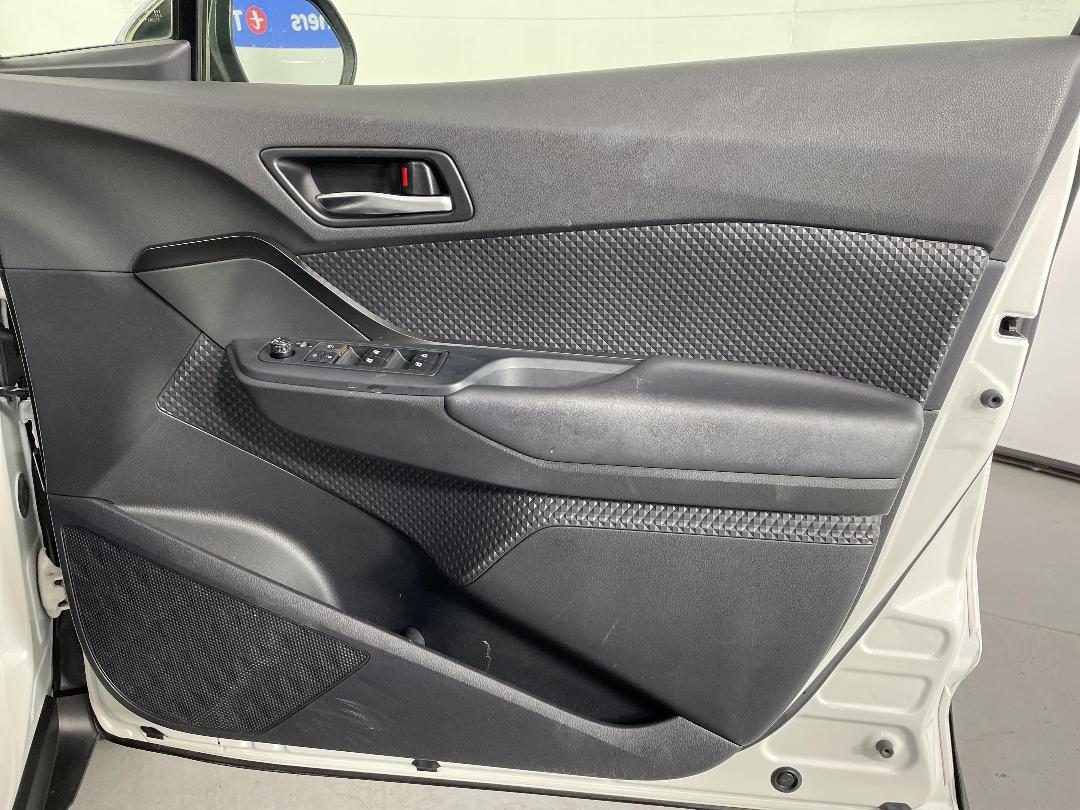 Photo '15' of Toyota C-HR Photo '15' of Toyota C-HR