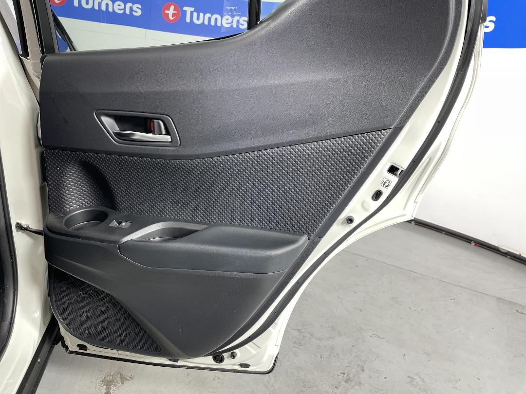 Photo '19' of Toyota C-HR Photo '19' of Toyota C-HR