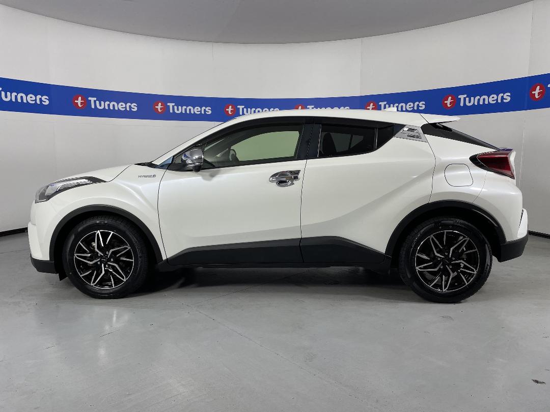 Photo '24' of Toyota C-HR Photo '24' of Toyota C-HR