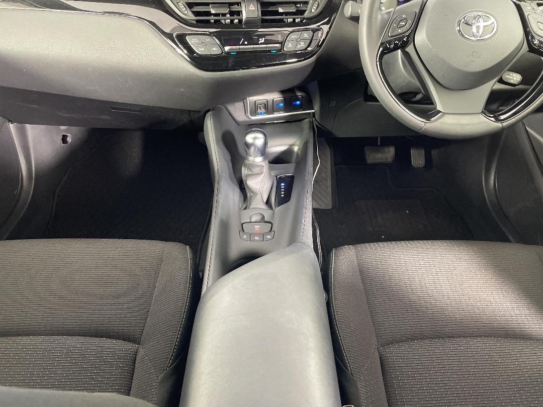 Photo '18' of Toyota C-HR Photo '18' of Toyota C-HR