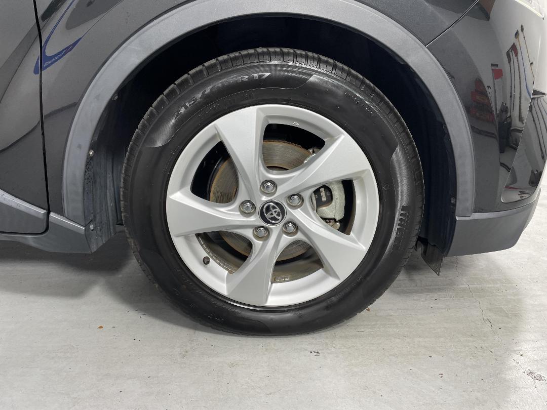 Photo '9' of Toyota C-HR