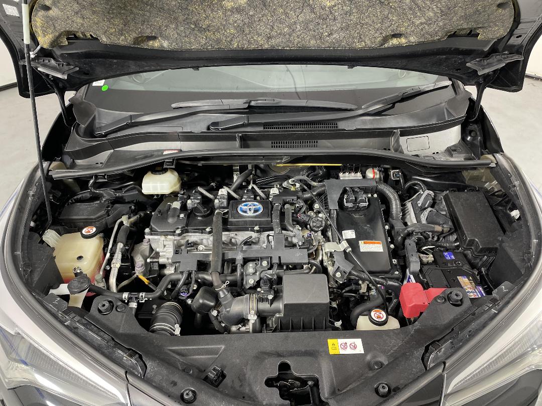 Photo '13' of Toyota C-HR