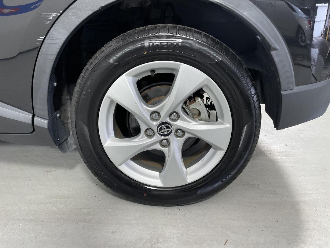 Photo '11' of Toyota C-HR