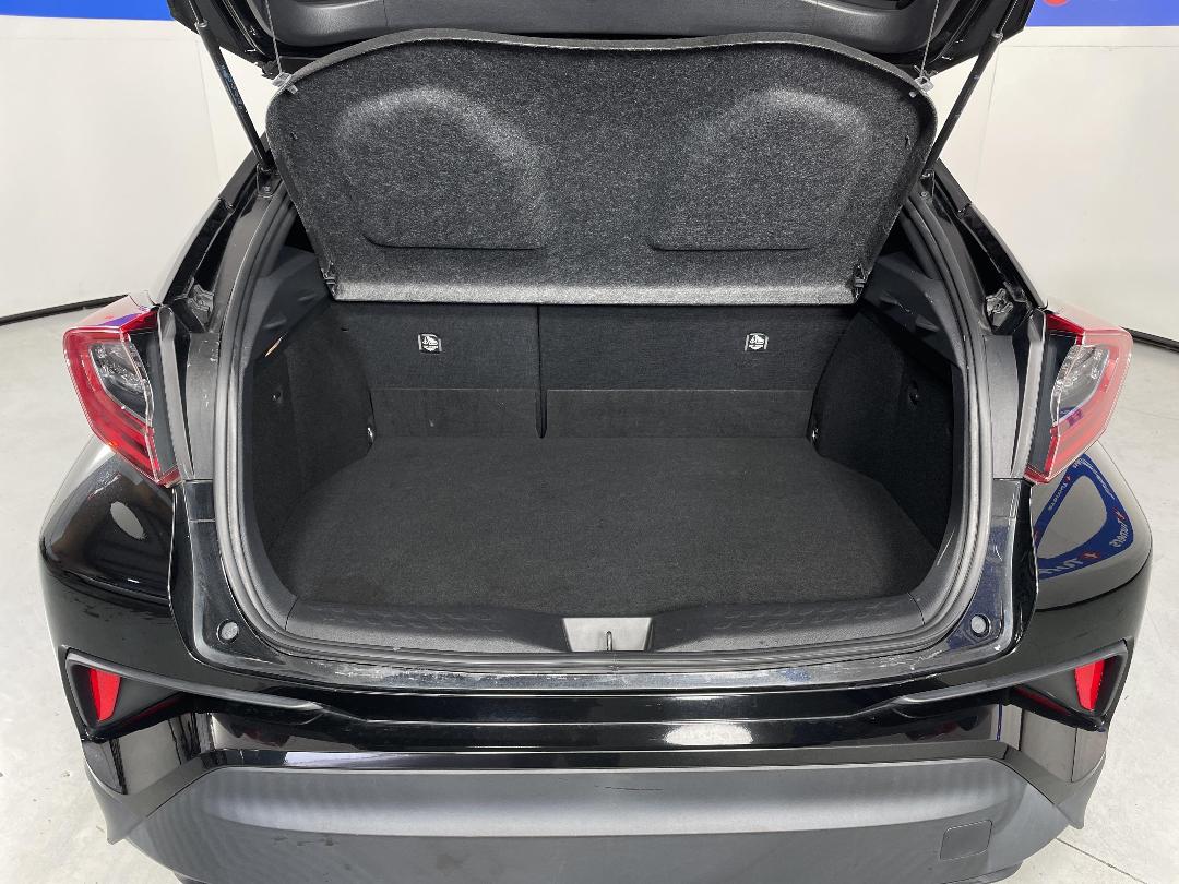 Photo '14' of Toyota C-HR