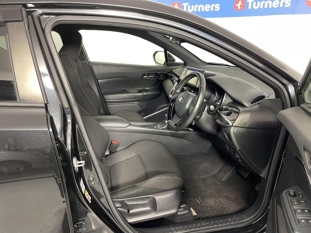 Photo '16' of Toyota C-HR