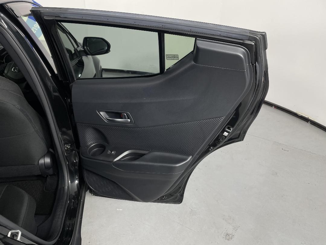 Photo '19' of Toyota C-HR