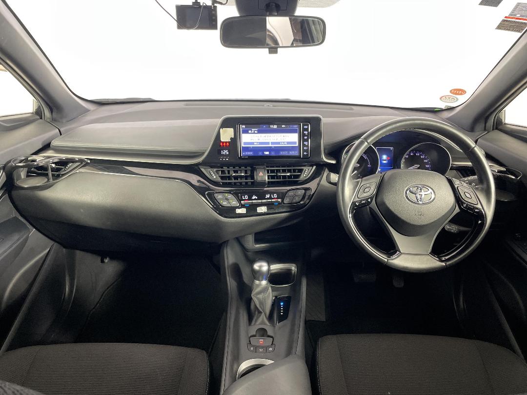 Photo '17' of Toyota C-HR