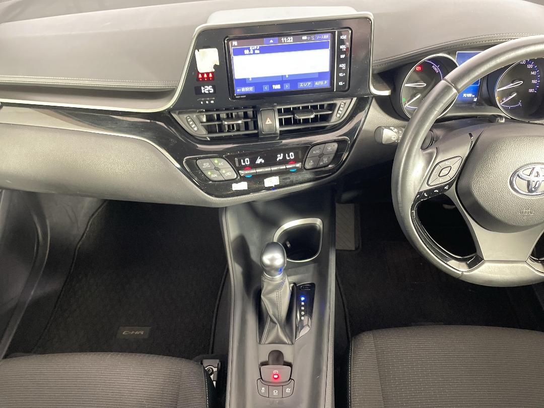 Photo '18' of Toyota C-HR