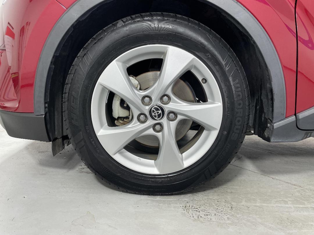 Photo '10' of Toyota C-HR Photo '10' of Toyota C-HR