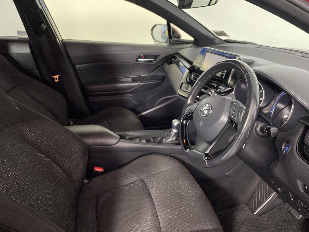 Photo '16' of Toyota C-HR Photo '16' of Toyota C-HR