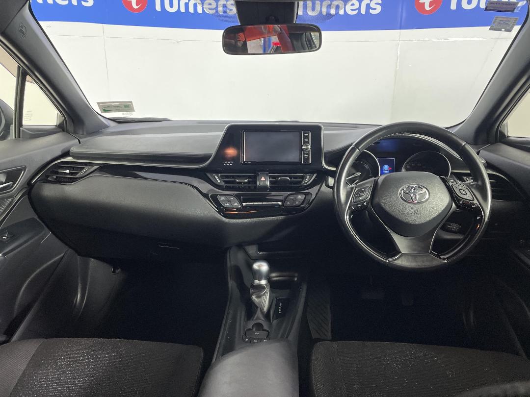 Photo '17' of Toyota C-HR Photo '17' of Toyota C-HR