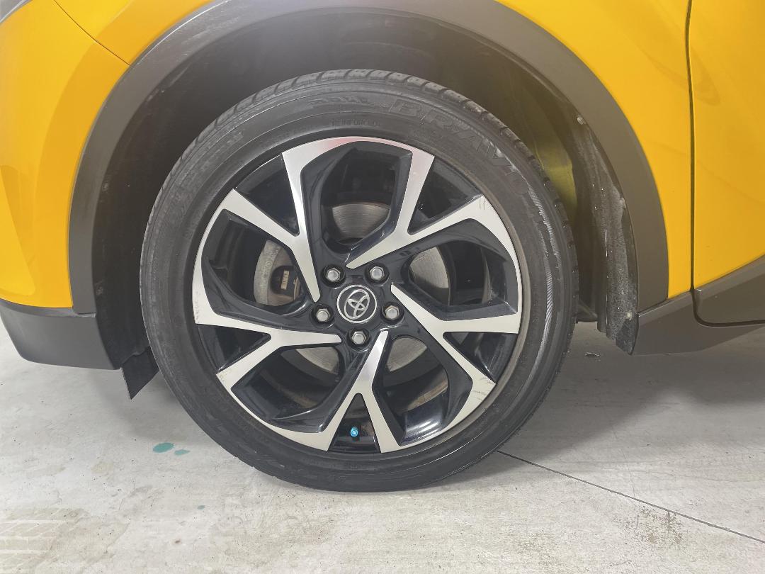 Photo '10' of Toyota C-HR Photo '10' of Toyota C-HR