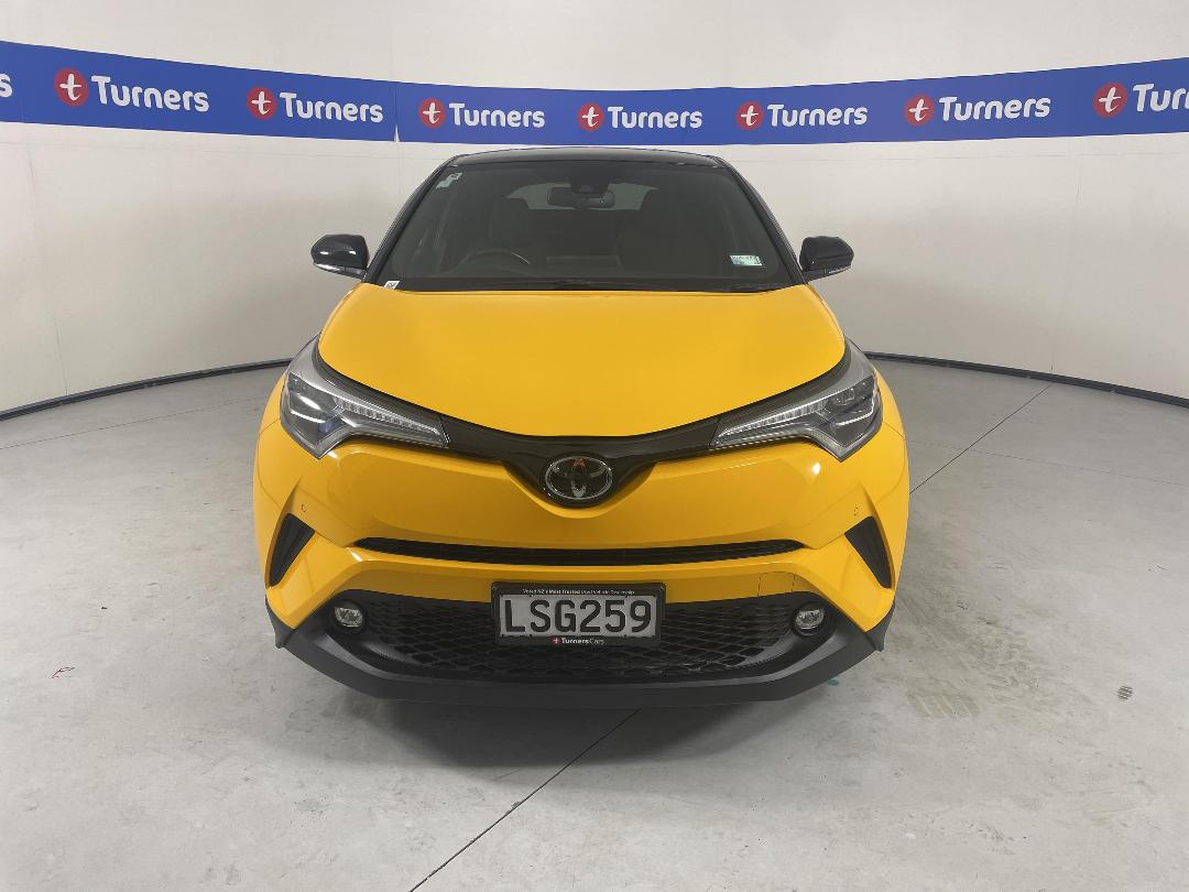 Photo '2' of Toyota C-HR Photo '2' of Toyota C-HR
