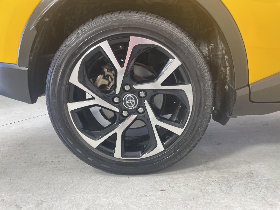 Photo '12' of Toyota C-HR Photo '12' of Toyota C-HR