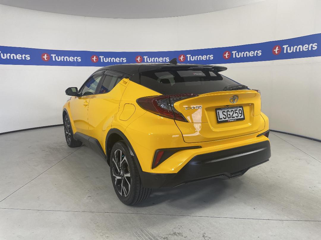 Photo '5' of Toyota C-HR Photo '5' of Toyota C-HR
