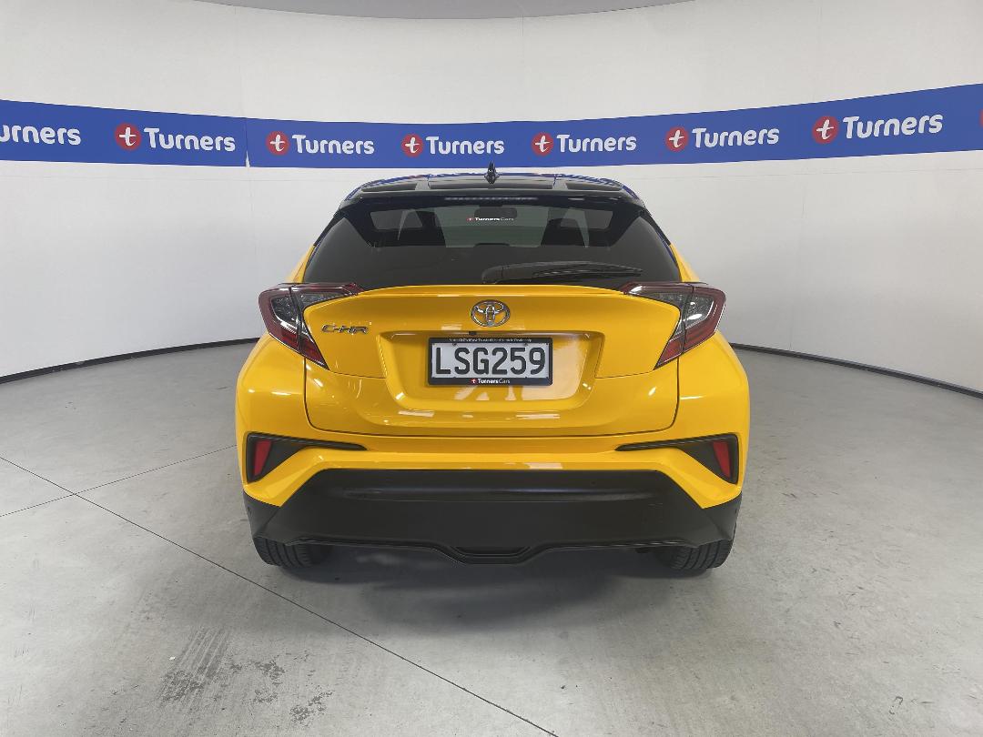 Photo '6' of Toyota C-HR Photo '6' of Toyota C-HR
