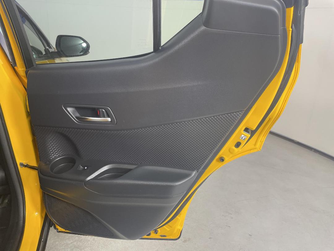 Photo '19' of Toyota C-HR Photo '19' of Toyota C-HR