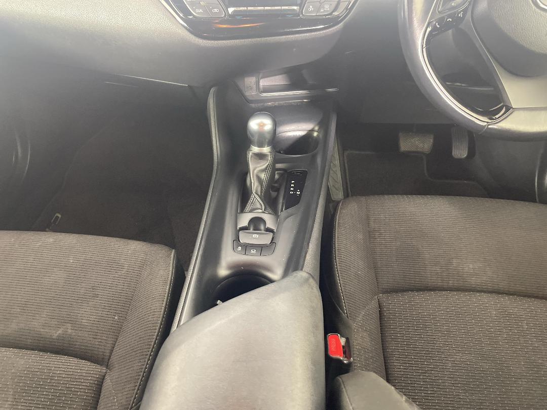 Photo '18' of Toyota C-HR Photo '18' of Toyota C-HR