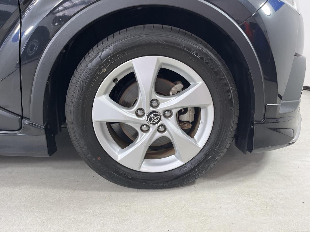 Photo '9' of Toyota C-HR