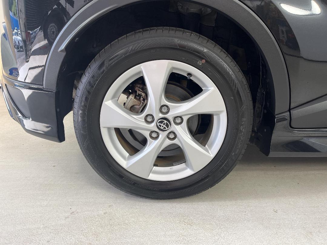 Photo '12' of Toyota C-HR