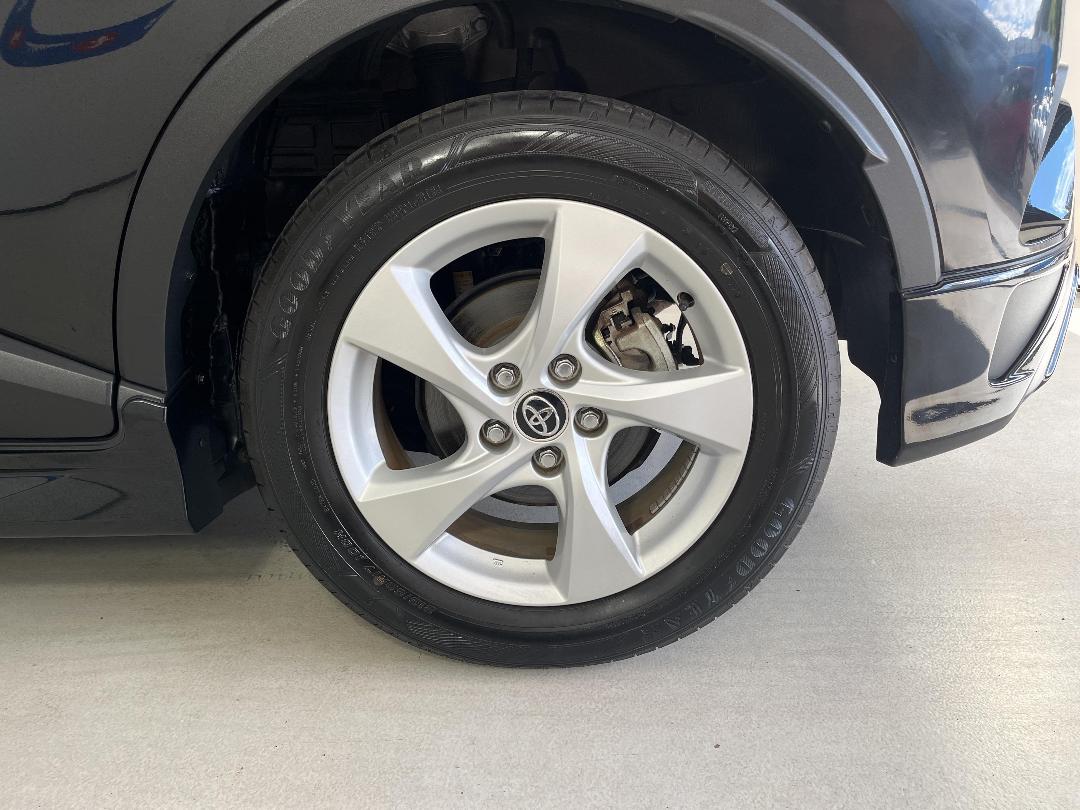 Photo '11' of Toyota C-HR