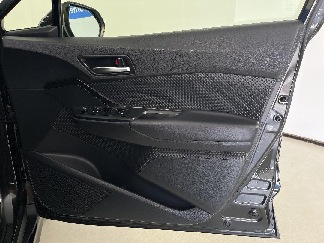 Photo '15' of Toyota C-HR