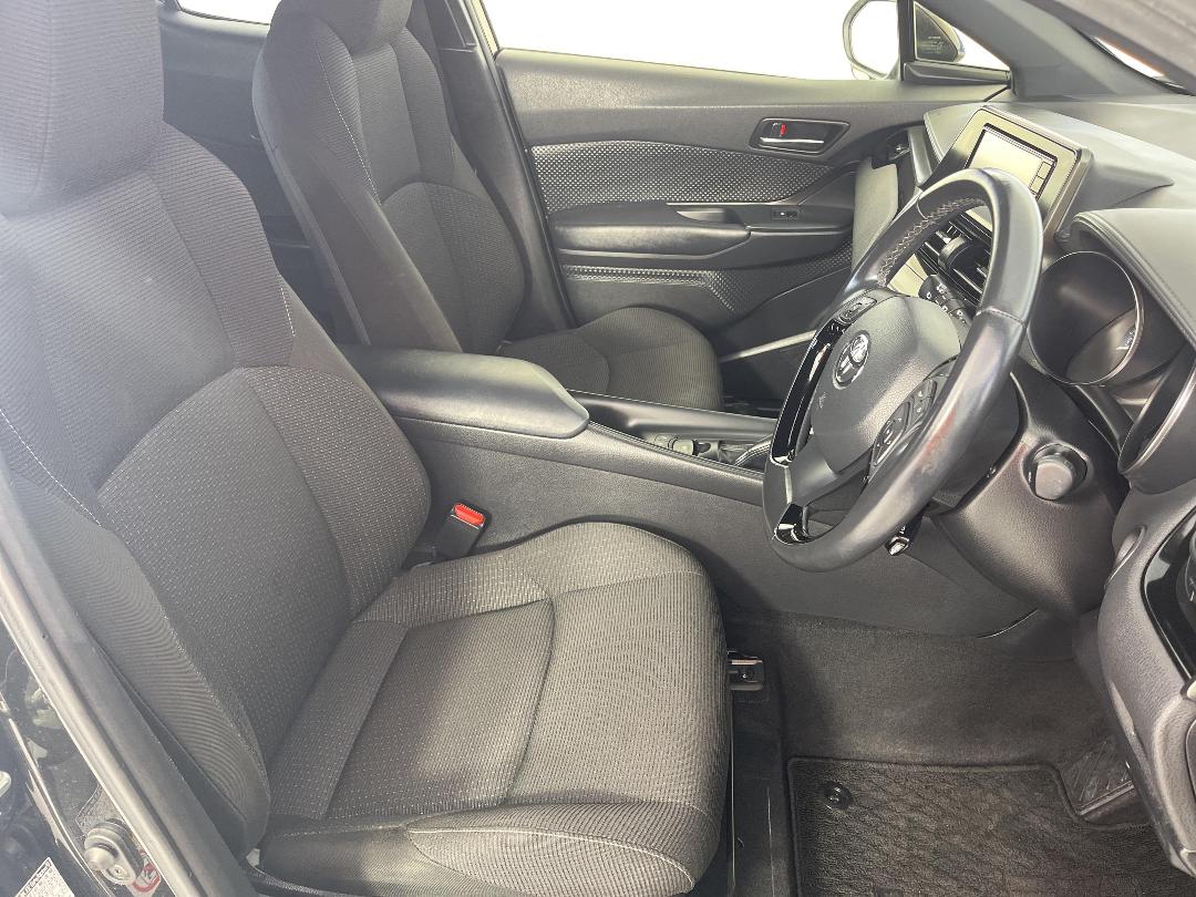 Photo '16' of Toyota C-HR