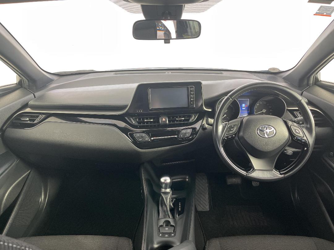 Photo '17' of Toyota C-HR