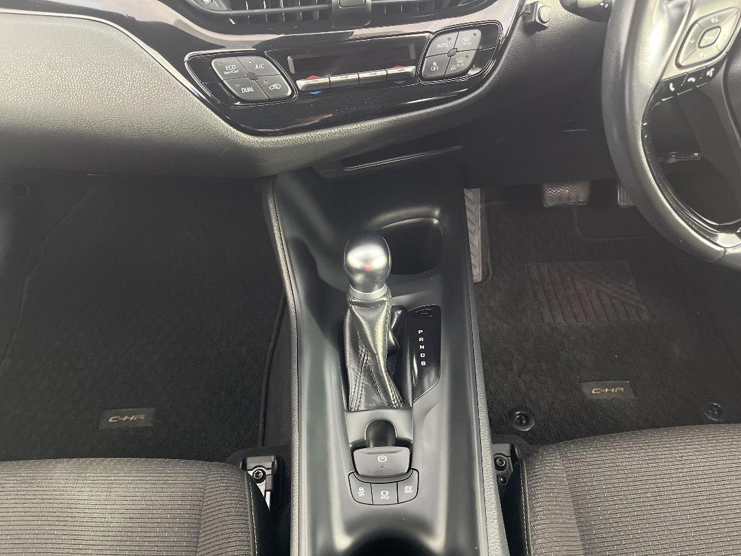 Photo '18' of Toyota C-HR