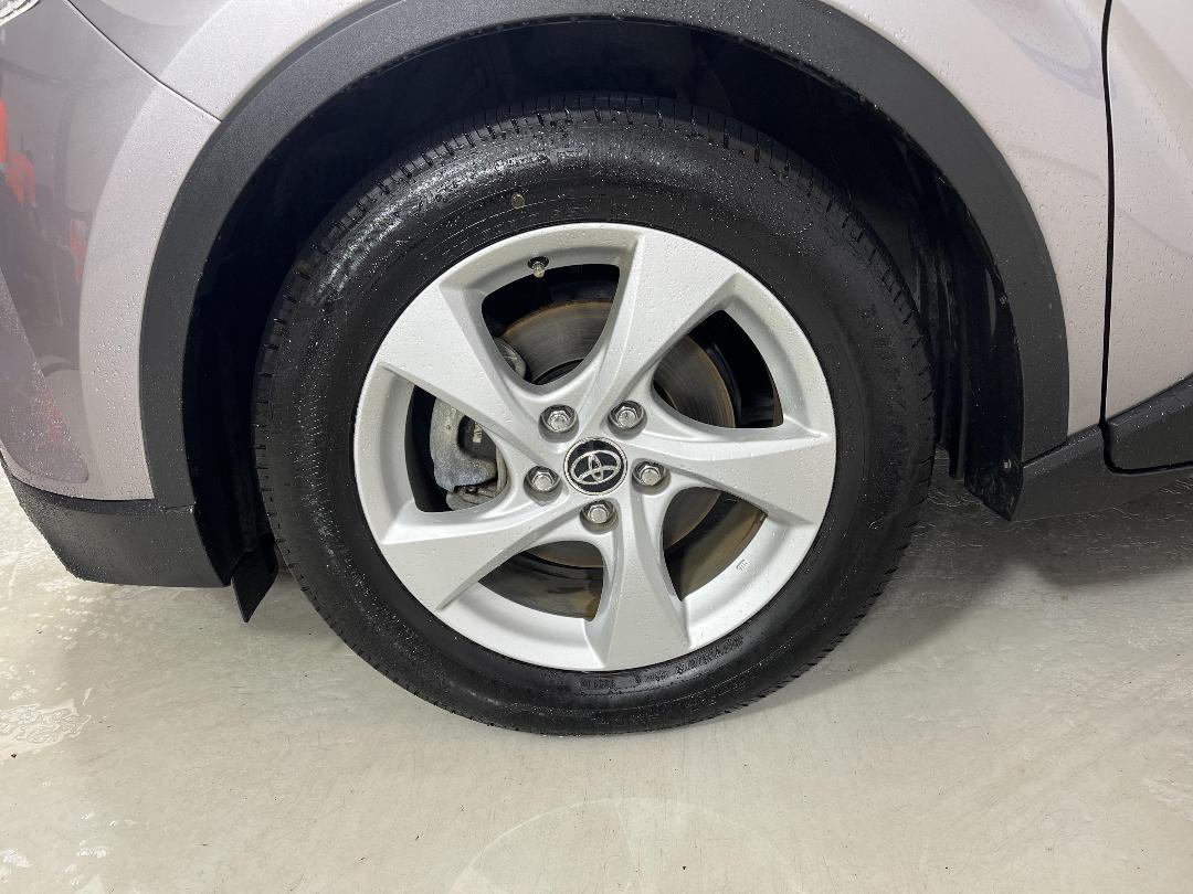 Photo '10' of Toyota C-HR Photo '10' of Toyota C-HR