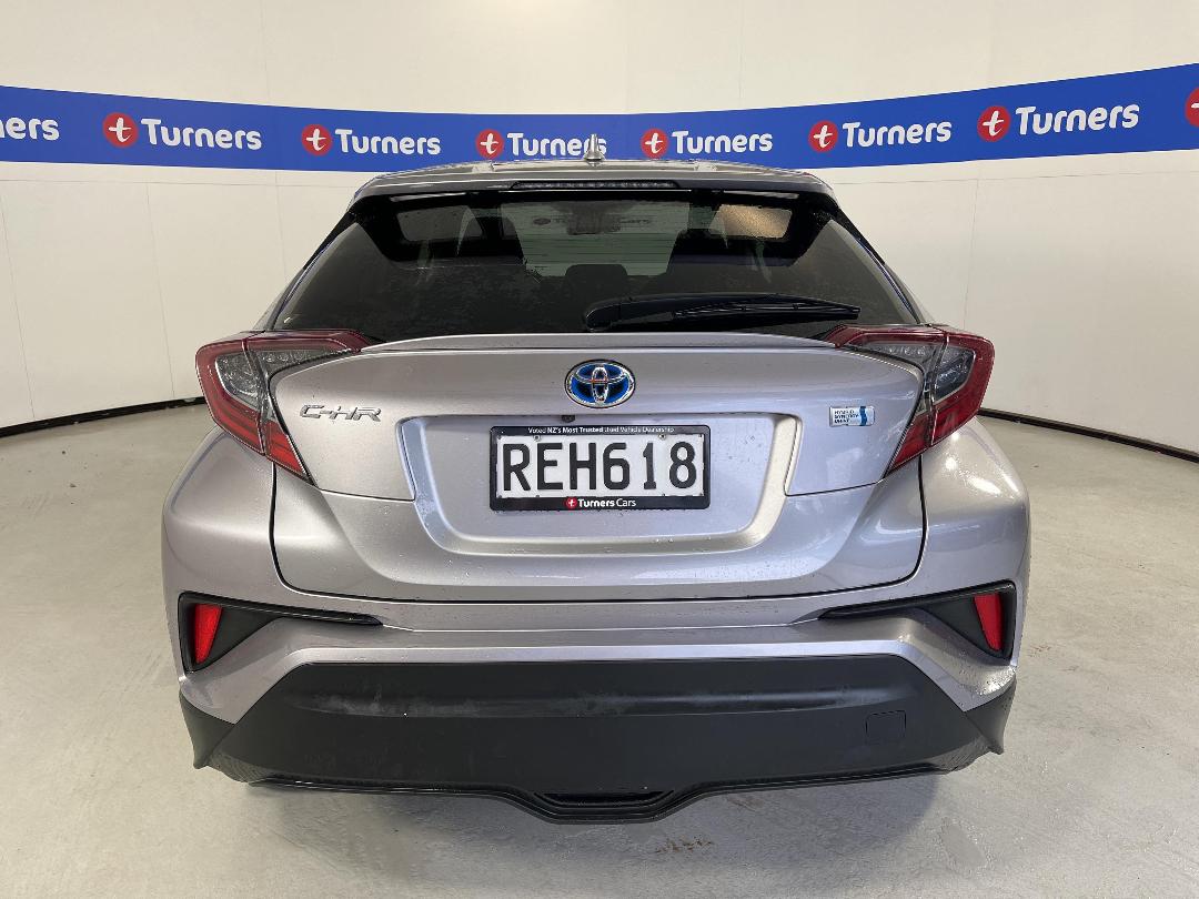 Photo '6' of Toyota C-HR Photo '6' of Toyota C-HR