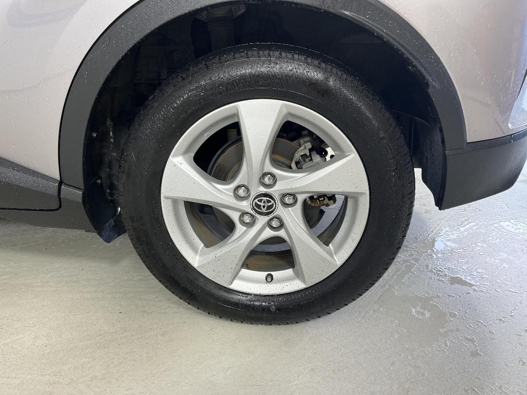 Photo '11' of Toyota C-HR Photo '11' of Toyota C-HR