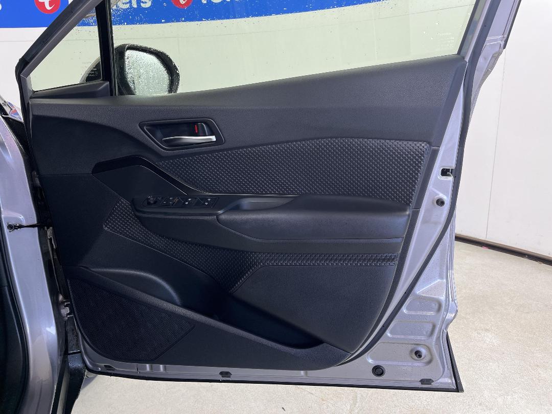 Photo '15' of Toyota C-HR Photo '15' of Toyota C-HR