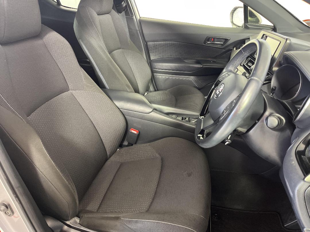 Photo '16' of Toyota C-HR Photo '16' of Toyota C-HR