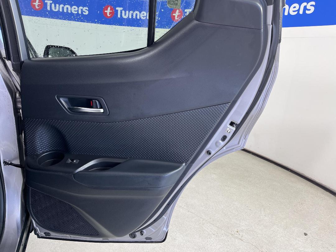 Photo '19' of Toyota C-HR Photo '19' of Toyota C-HR