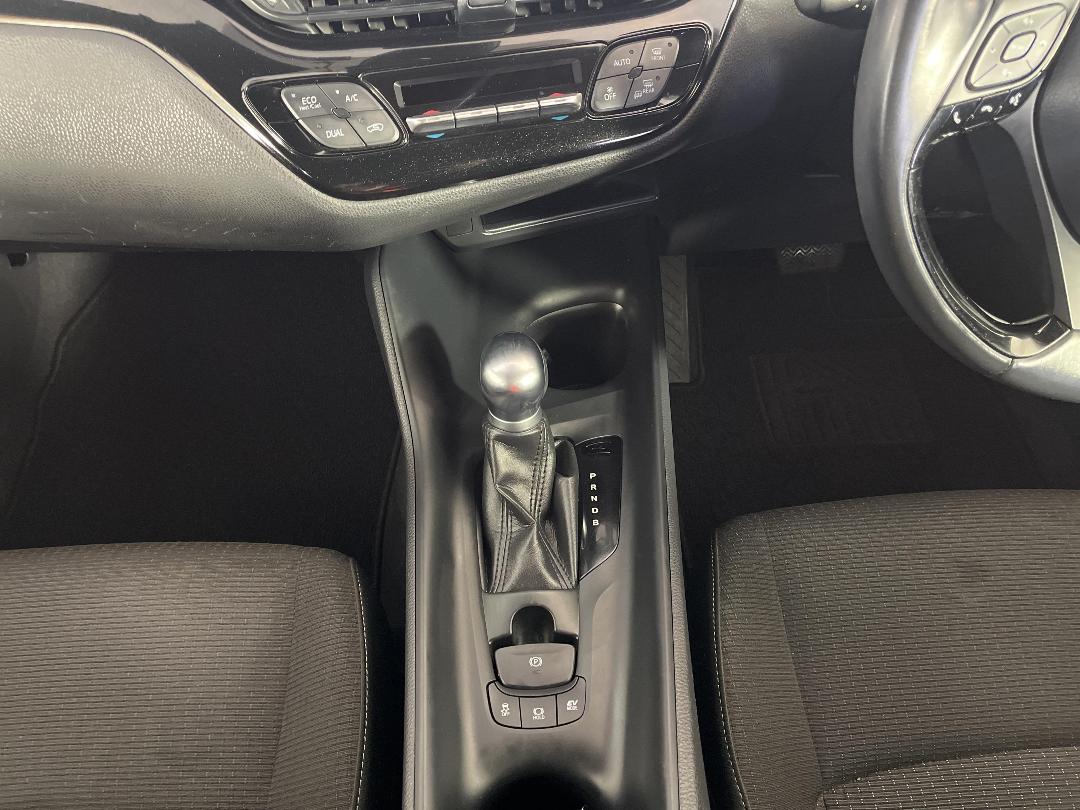 Photo '18' of Toyota C-HR Photo '18' of Toyota C-HR