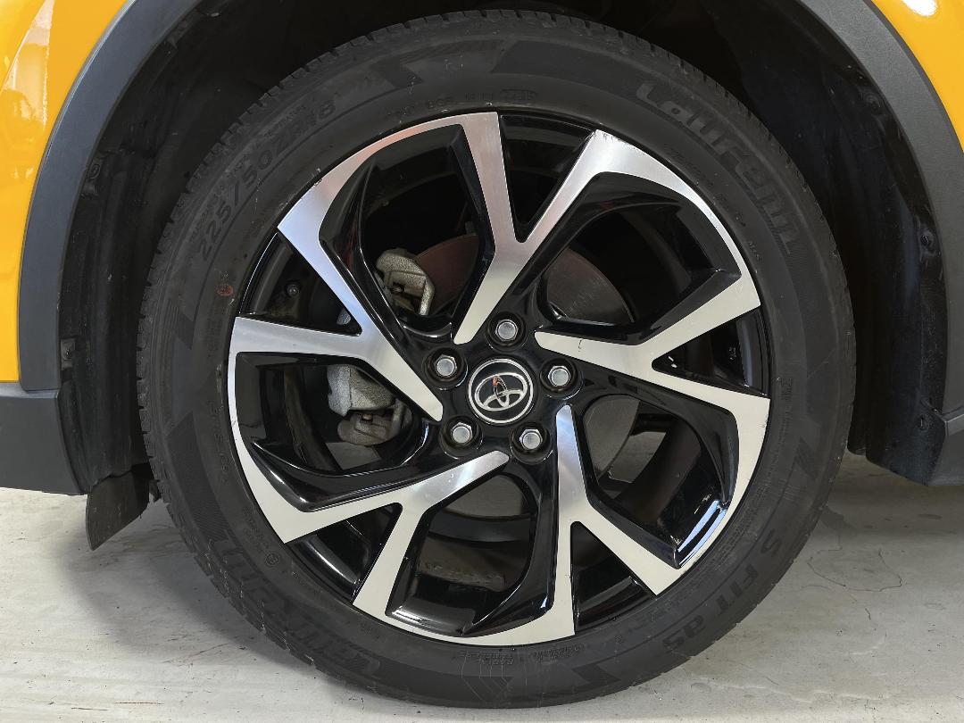 Photo '10' of Toyota C-HR