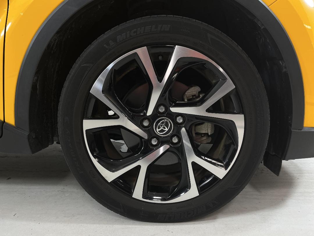 Photo '9' of Toyota C-HR