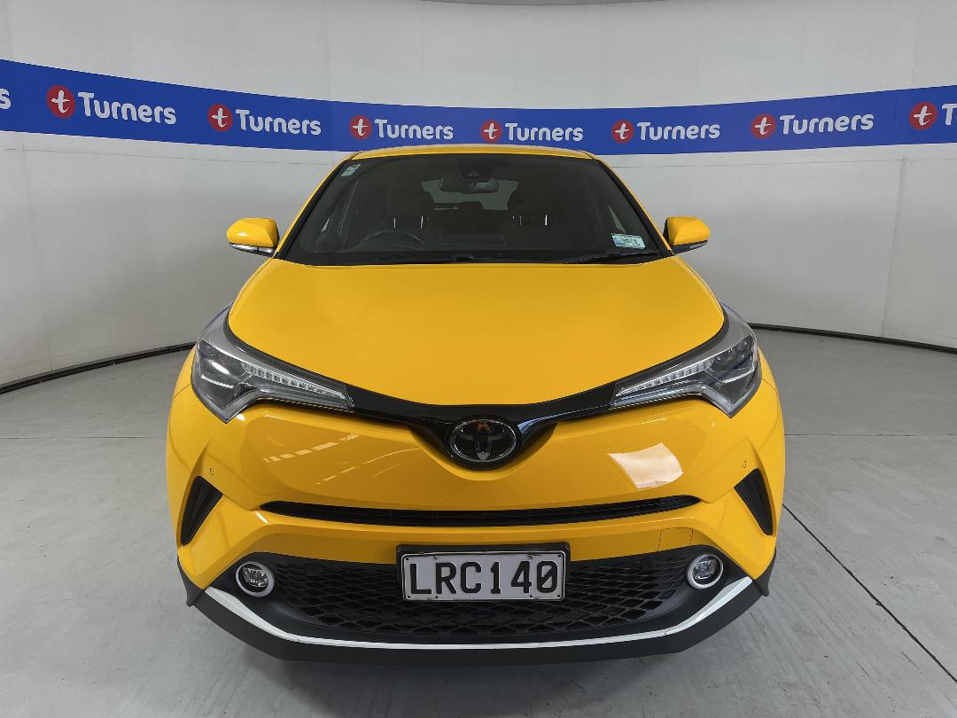 Photo '2' of Toyota C-HR
