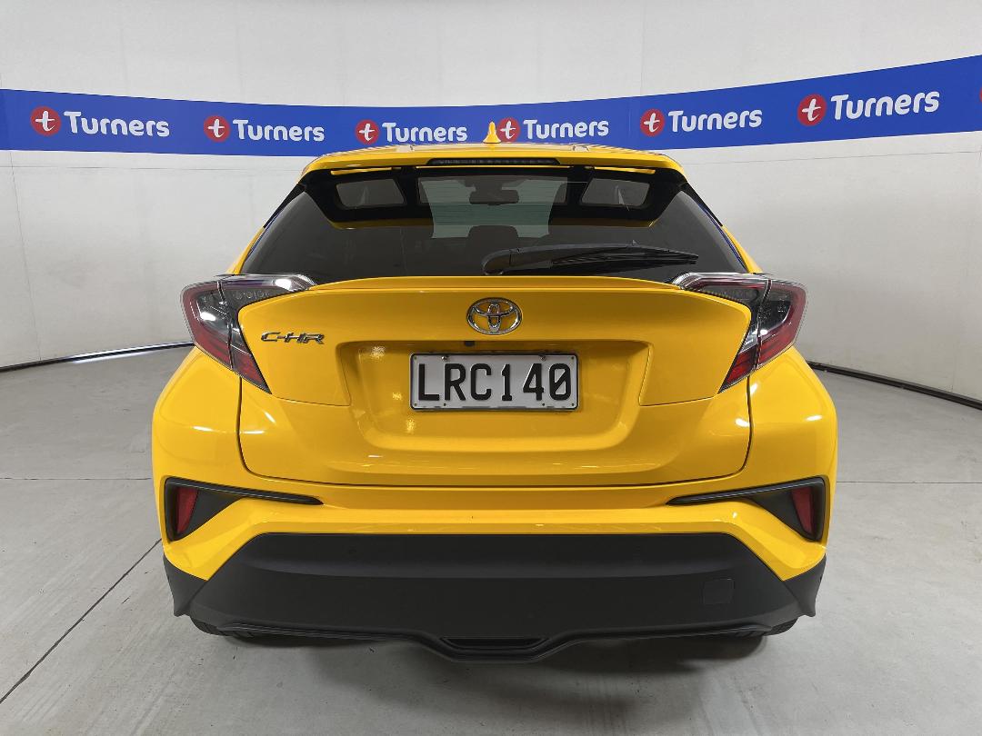 Photo '6' of Toyota C-HR