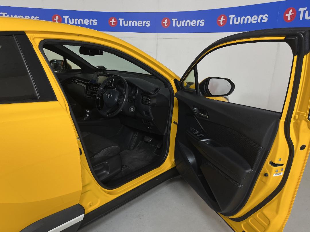 Photo '15' of Toyota C-HR