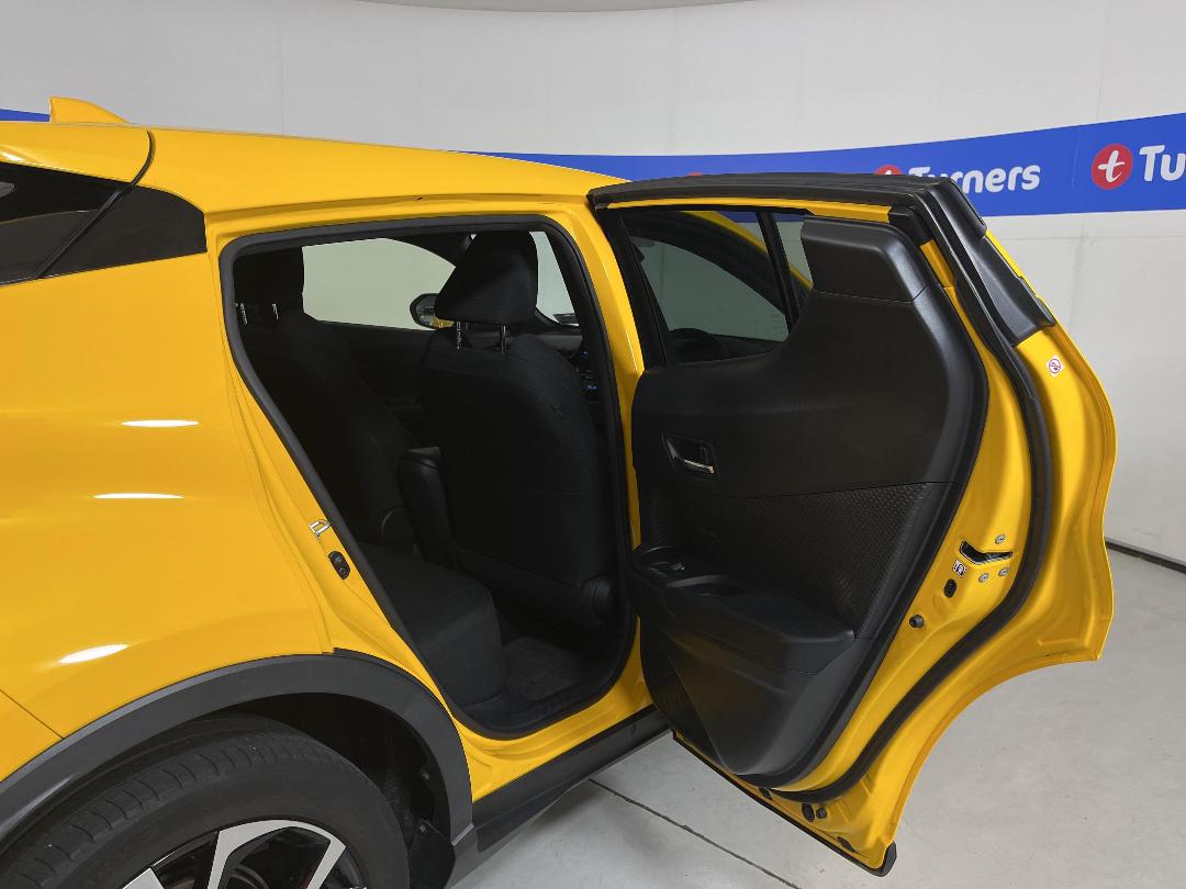 Photo '19' of Toyota C-HR